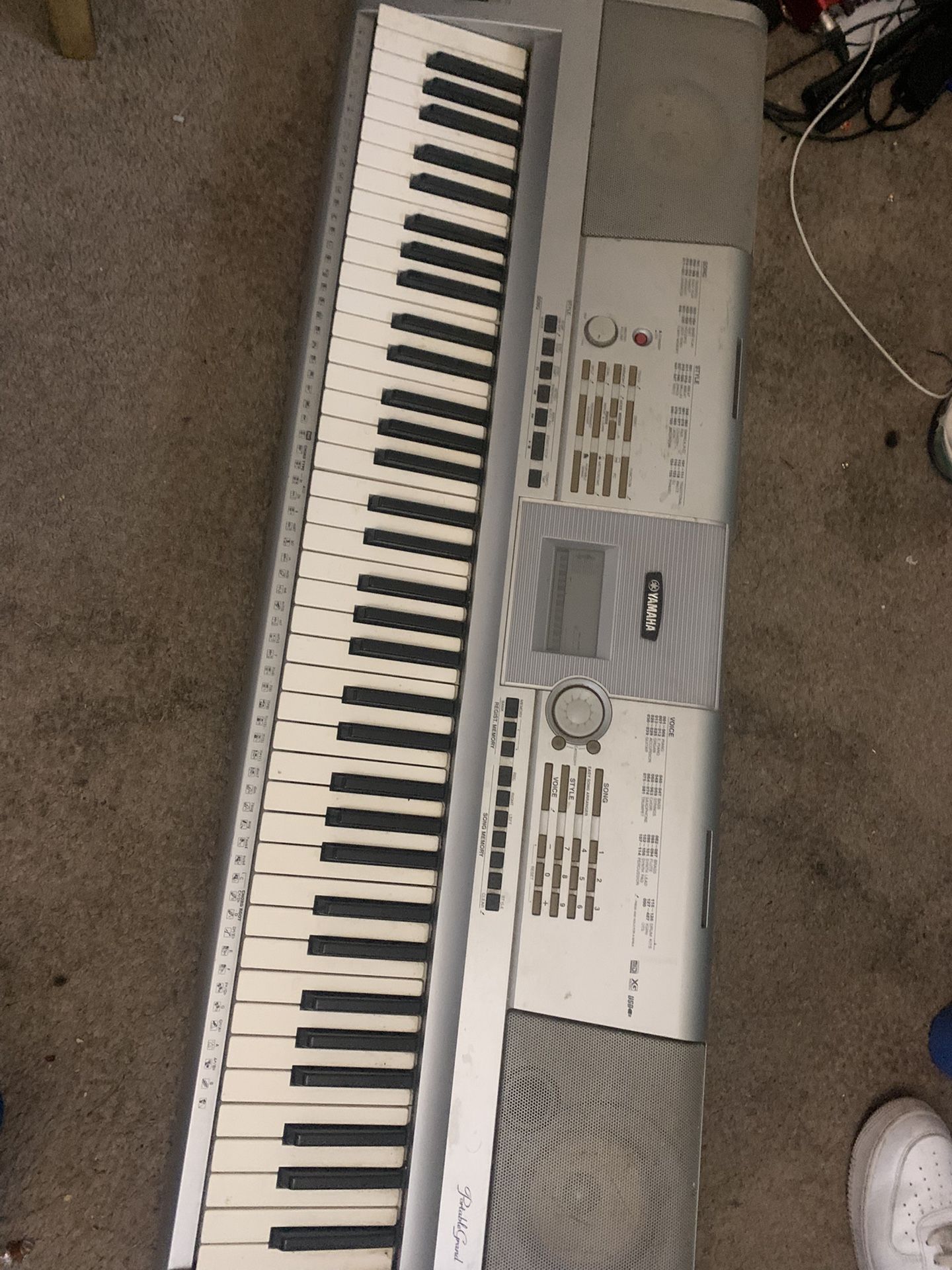 Yamaha Portable Grand DGX-205