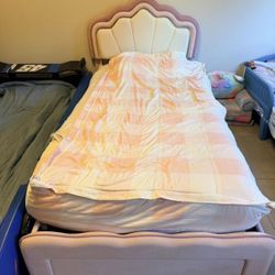 Girls Twin Storage Bed With Mattress