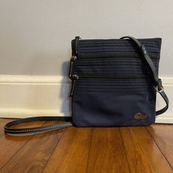 Beautiful Dooney & Bourke Canvas Crossbody 