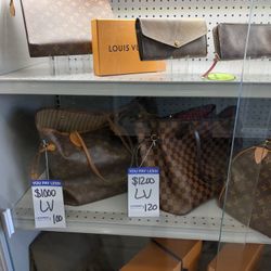 We Have Louis Vuitton Purse And Shoes Gucci Shoes And Bag If You Are Interested Please Ask For Maribel Thank You Different Prices 