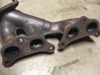 used Exhaust Manifold Toyota Tacoma 4 cylinder 2.4l 2rzfe oem $90 obo