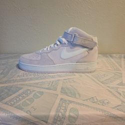 Air Force 1 Mid 07 Qs