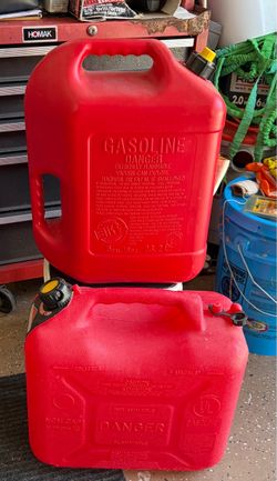 2 Riggs and Stratton Gas cans price is $18 each