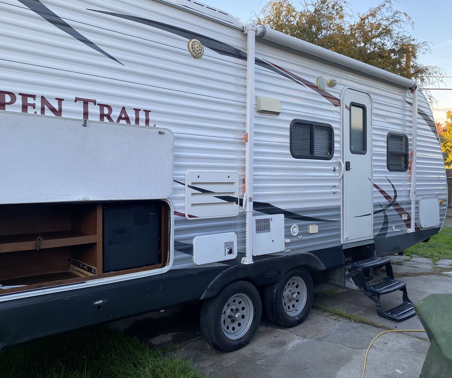 2014 DUTCHMEN TRAVEL TRAILER WITH SLIDE OUT 26-FOOT LONG