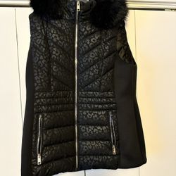 Micheal Kors Womans Embossed Faux Fur Trimmed Hooded Puffer Vest