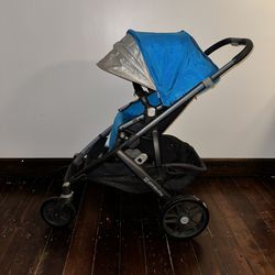 UPPAbaby Vista Stroller   Please view photos to see details and damages All material can be removed and washed by machine
