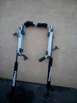 Kayak universal lift assist car carrier