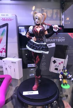 Harley Quinn Statue