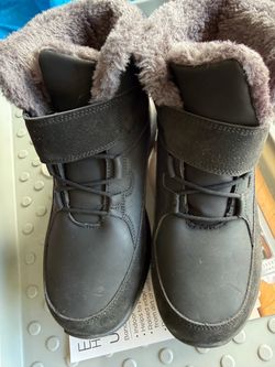 Black Faux Fur-Lined Winter Boots with Velcro Strap