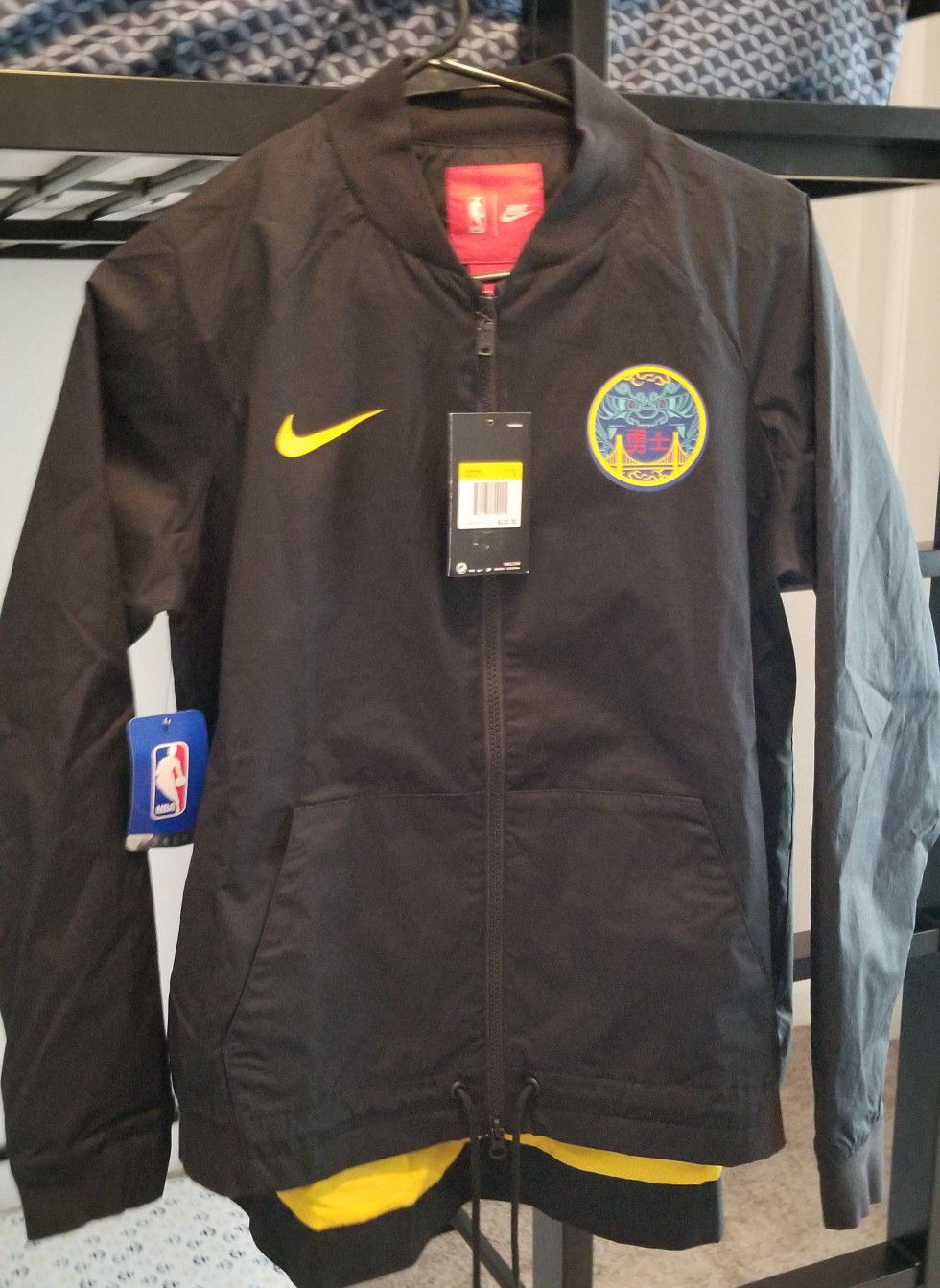 Golden State Warriors Nike Woman jacket Dri-FIT Showtime Women's NBA for  Sale in San Jose, CA - OfferUp