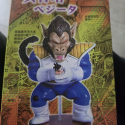 Statue figure of Vegeta Ape squeezing Goku