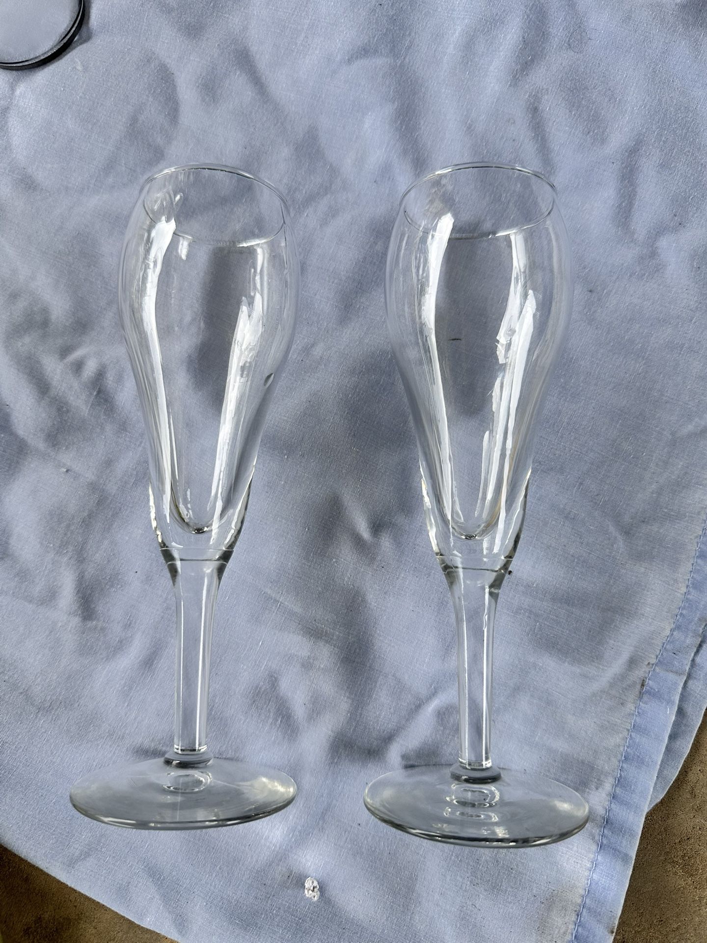 Set Of 2 Champagne Glasses FLUTES Crystal Clear Stemware Bulbous 8 oz 8.5”
