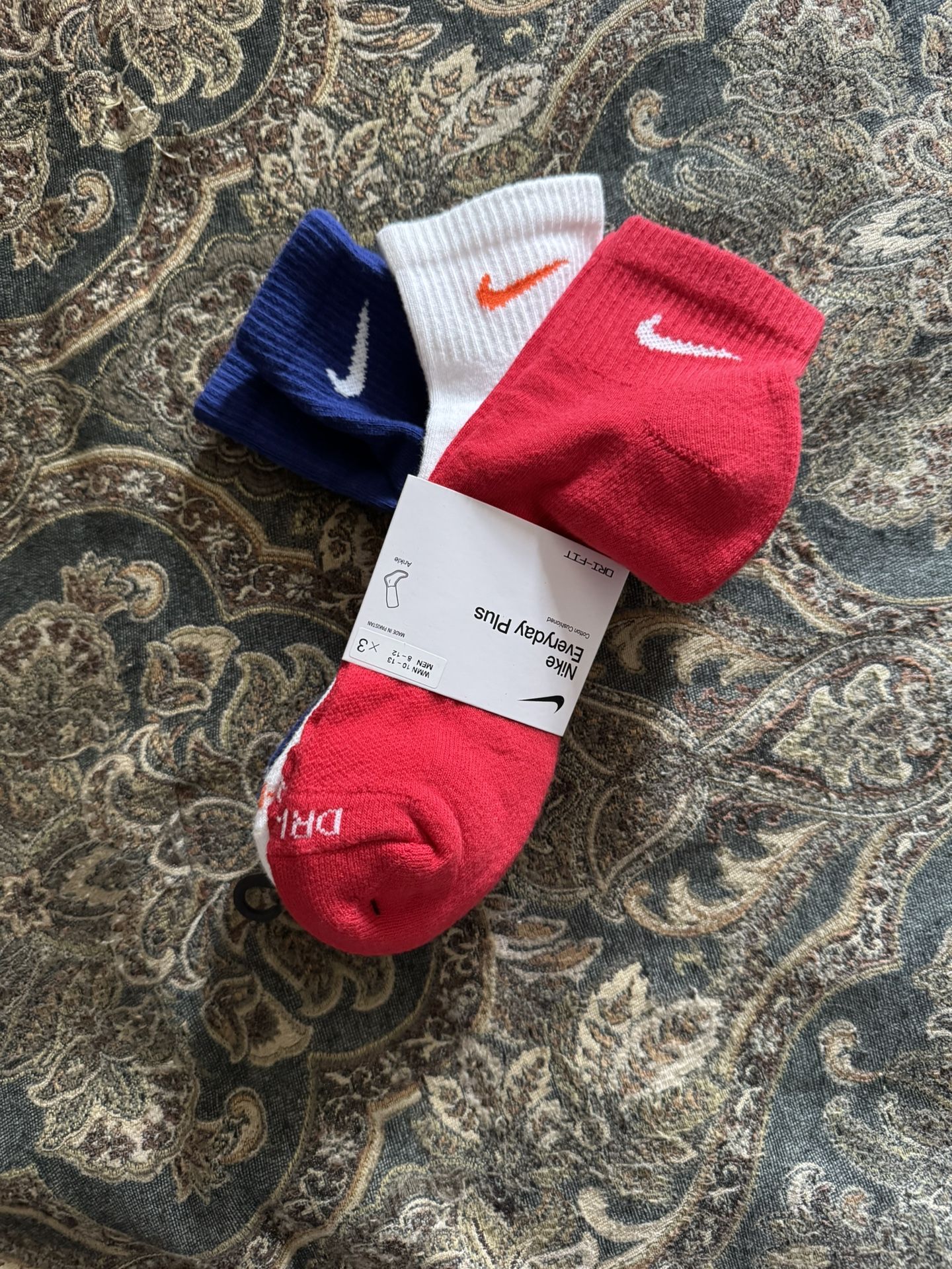 New 3 Pair Of Nike Ankle Socks Size 8-12