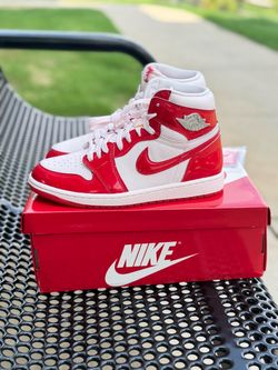 Nails and Grails retro Jordan 1 Hi