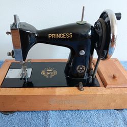 Princess Toy Sewing Machine 