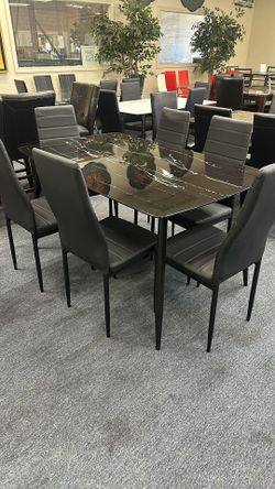 New 6 Piece Dinning Set With Free Delivery 