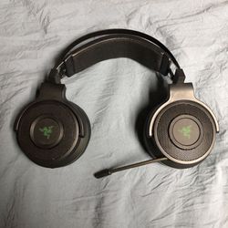 Razer Thresher For Xbox One: Windows Sonic Surround - Lag-Free Wireless Connection - Retractable Dig