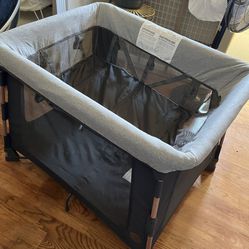 Maxi-Cosi portable play yard 