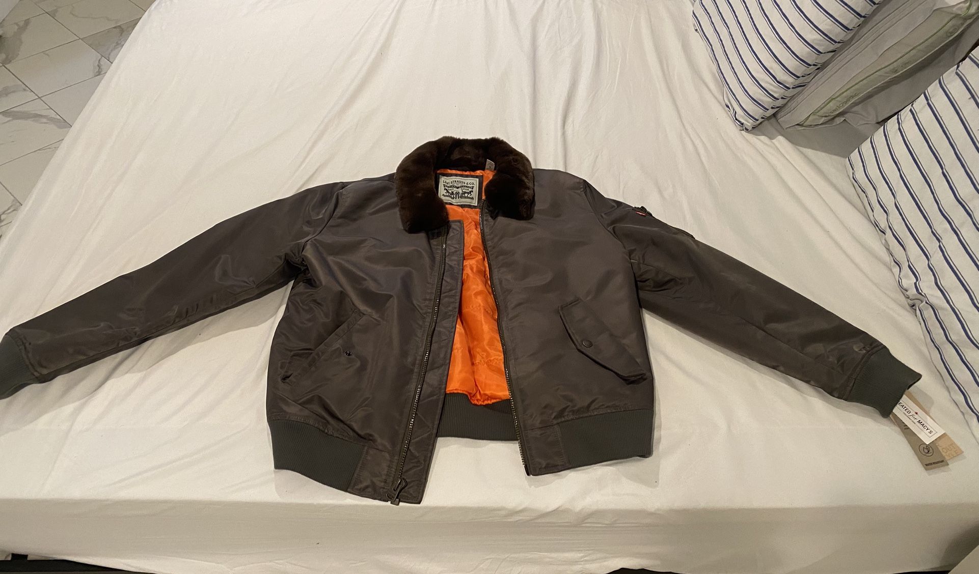 Levi’s Bomber Jacket Size M BRAND NEW