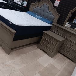 *Wow*---Frisco Bold Queen Bedroom Sets---Now $1199---Delivery And Easy Financing Available👍