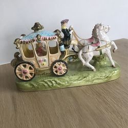 Horse Drawn Carriage With Queen And Coachman
