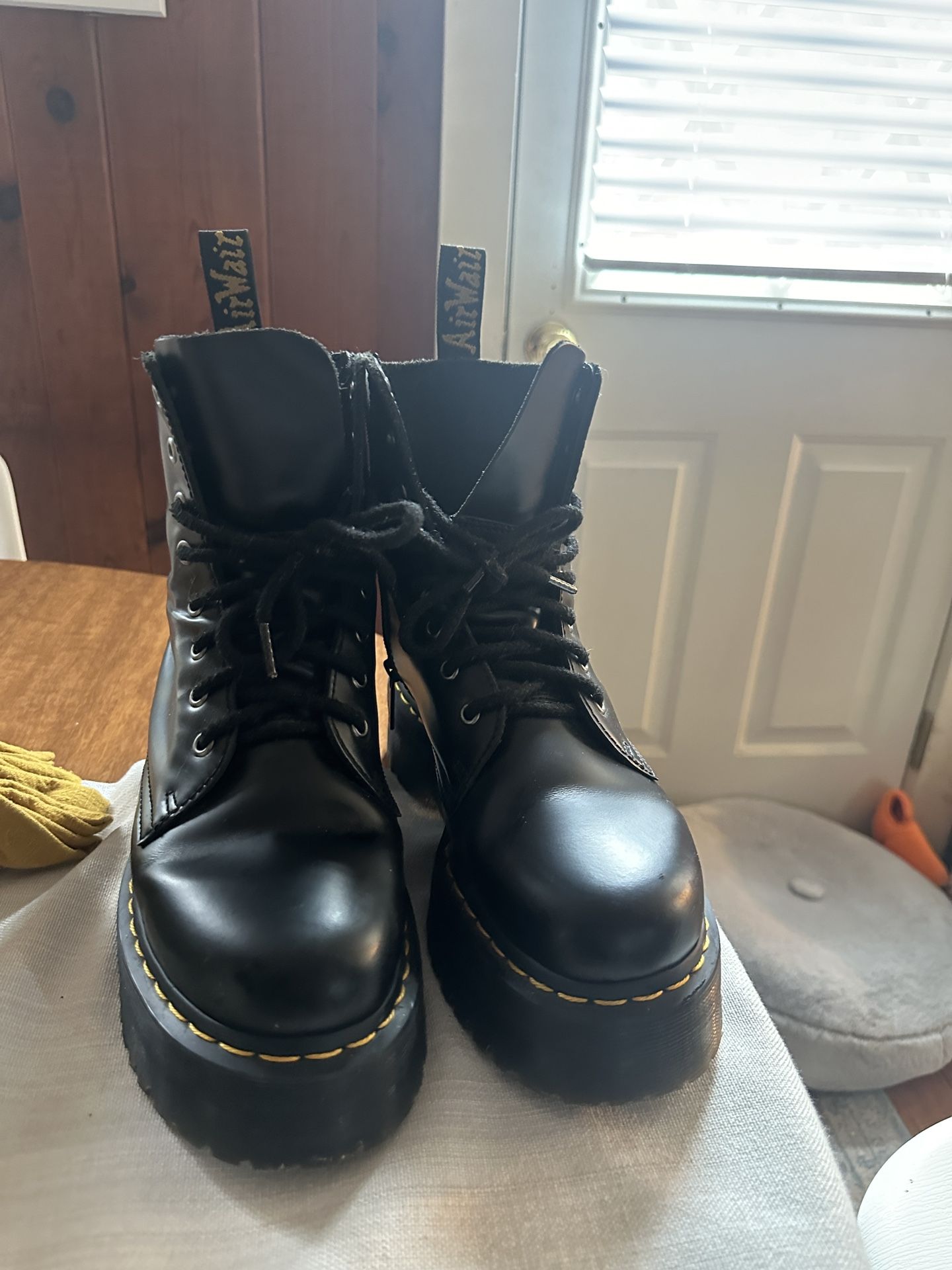 Dr Marten Boots (Size 8 Women)