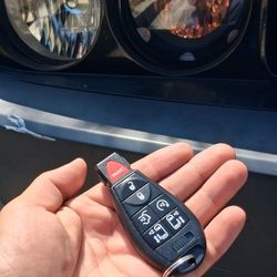 Car Keys And Remotes  / Llaves De Carro Y Controlles 