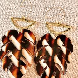 BROWN AND GOLD MONSTERA LEAF ACRYLIC EARRINGS 