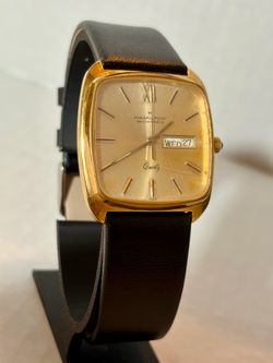 Vintage Hamilton Masterpiece Quartz Day/Date Gold Dial Square Dress Watch