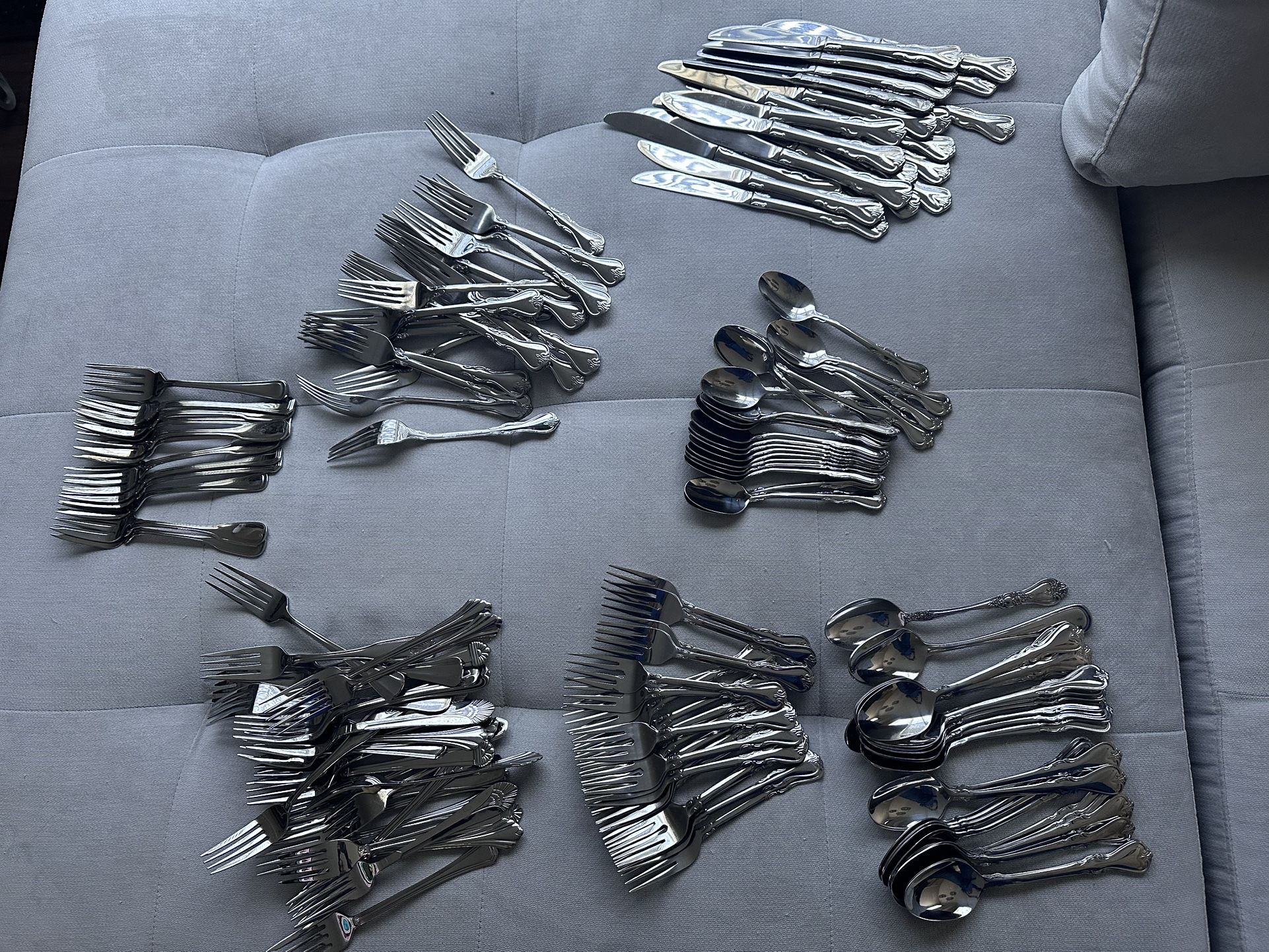 Stainless Silverware - 158 Pieces
