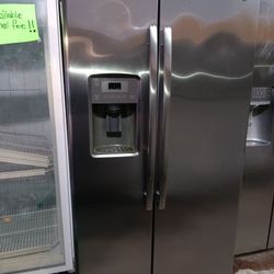 G/E Refrigerator Stainless Steel Everything Works Good 👍