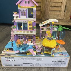 Assembled LEGO Beach House – excellent condition 