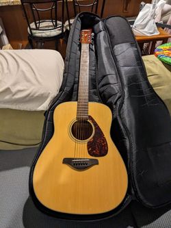 Yamaha Guitar - FG700S + Case/Capo/Strings