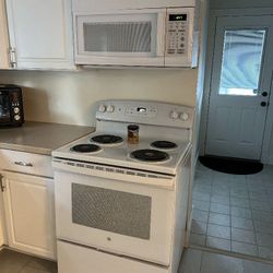 G&E Stove and Microwave