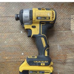 DEWALT DCF887  1/4 IN IMPACT DRIVER AND 1 20V MAX LITHIUM ION BATTERY