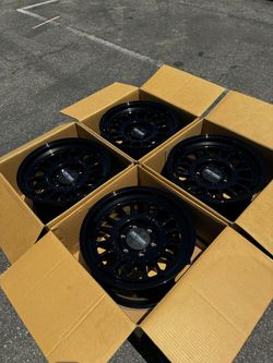 FINANCING AVAILABLE Method MR318 6x5.5 17” Gloss Black Wheels