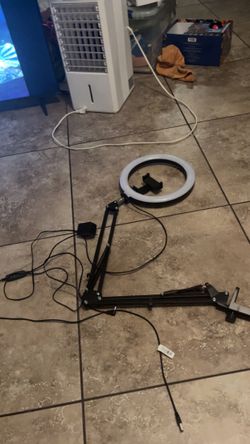 Clip ring light