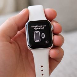 Apple Watch Series SE 2nd gen 41 wifi and cellular unlocked 