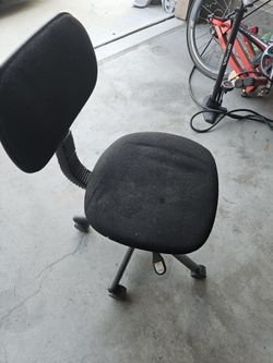 TINY CHAIR WITH WHEELS - OLD