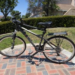 Schwinn 7th Avenue Hybrid Bike with Accessories
