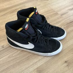 Nike Men’s Size 10.5 Black Blazer Mid '77 Vintage Sneakers