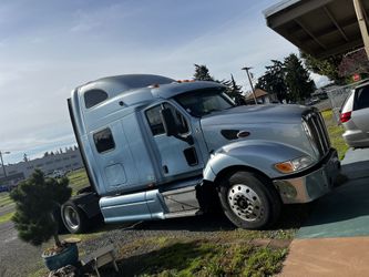 2004 Peterbilt Semi tractor 