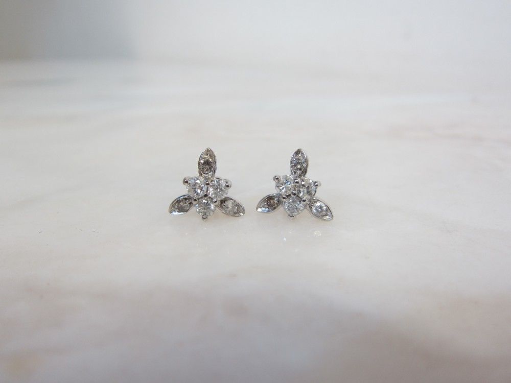 Stunning diamond earrings 14k