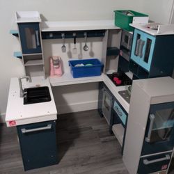 Step 2 Wood Play Kitchen 