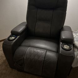 Power Recliner With Cup Holders