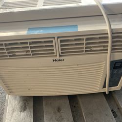 Haier Air Conditioner 8,000  Btu Like New Condition 