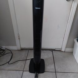 Holmes  Black fan with remote control