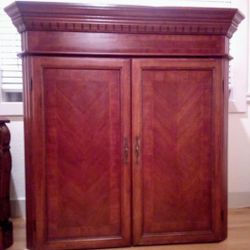Beautiful armoire 2 Pieces With a Hanging Rode Inside