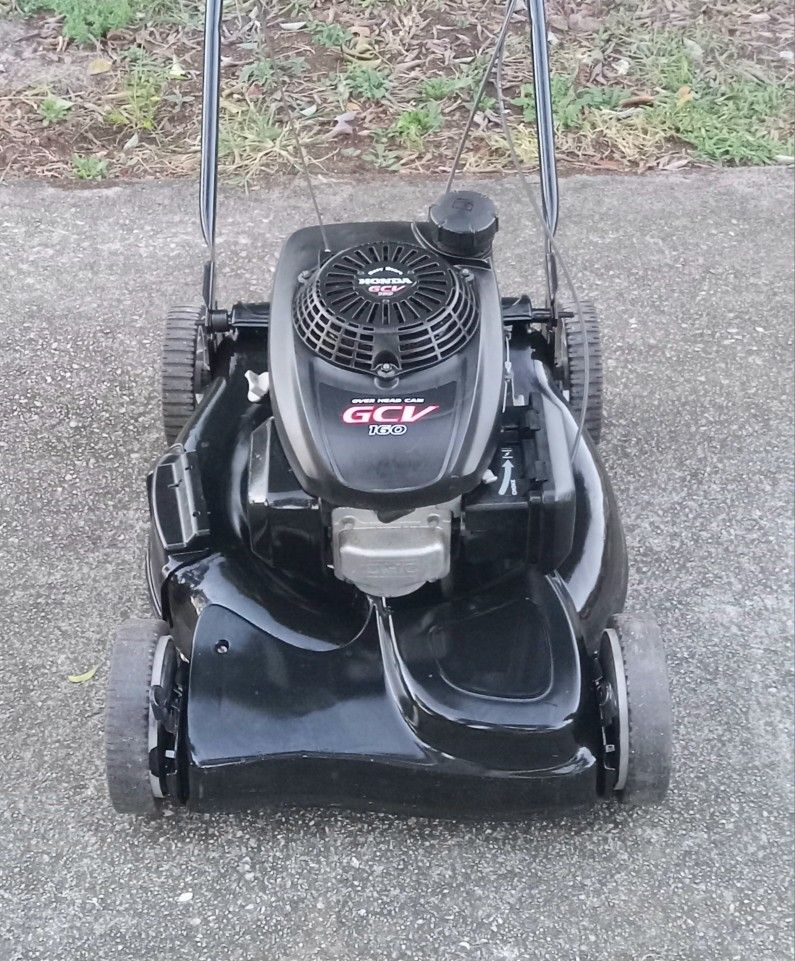 Honda Self Propelled Gas Lawn Mower Works Great $220 Firm
