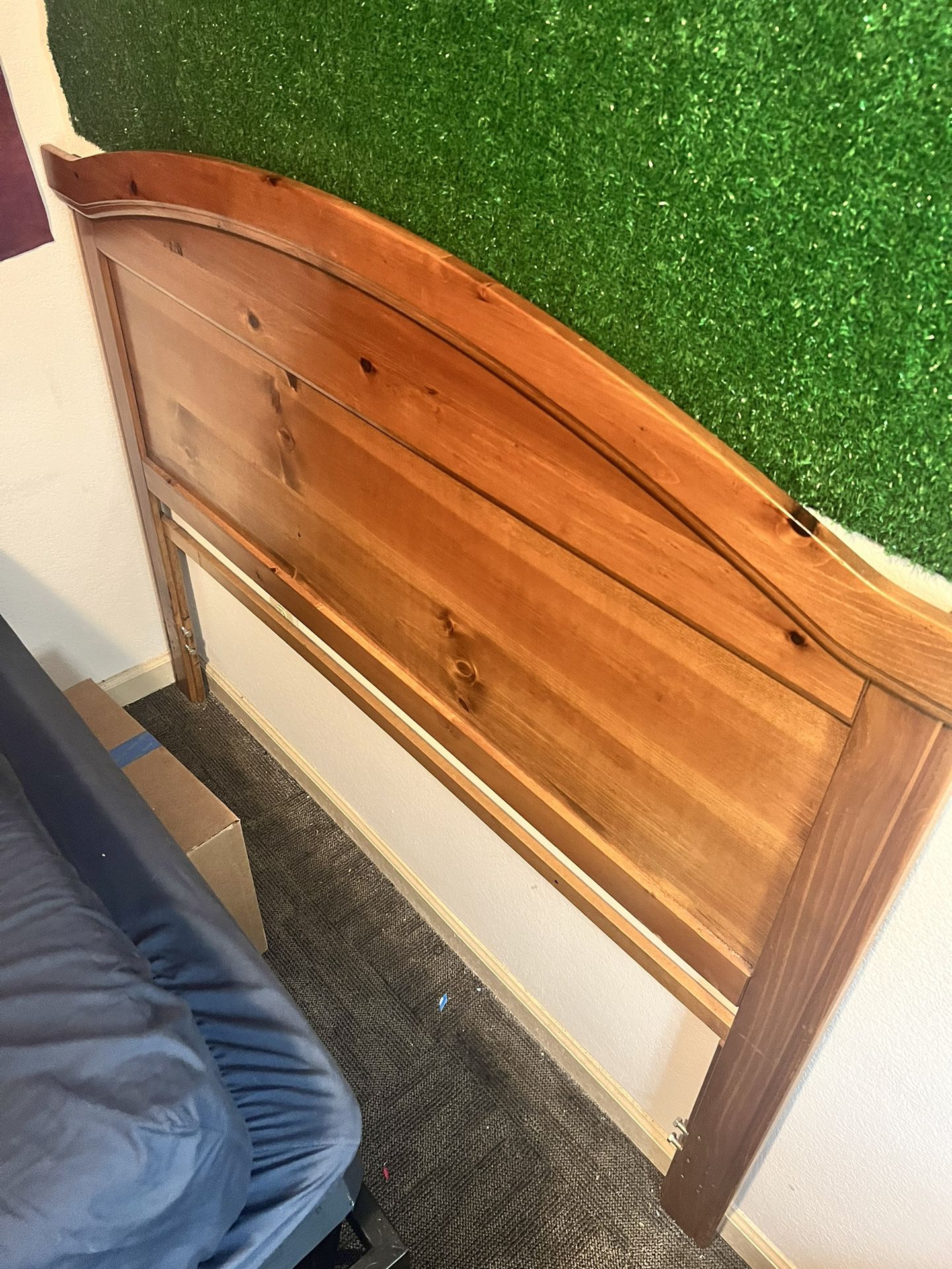 Wooden Headboard For A Queen Sized Bed